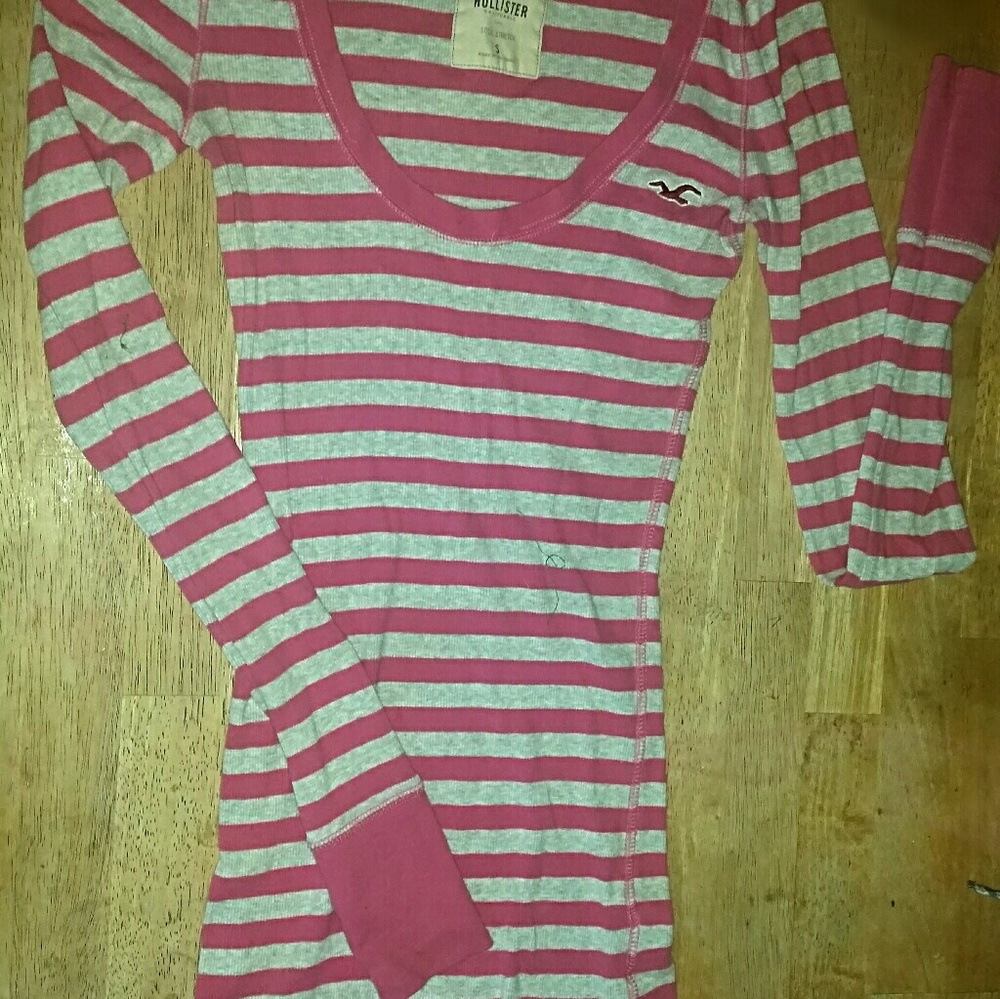 V-neck striped long sleeve shirt